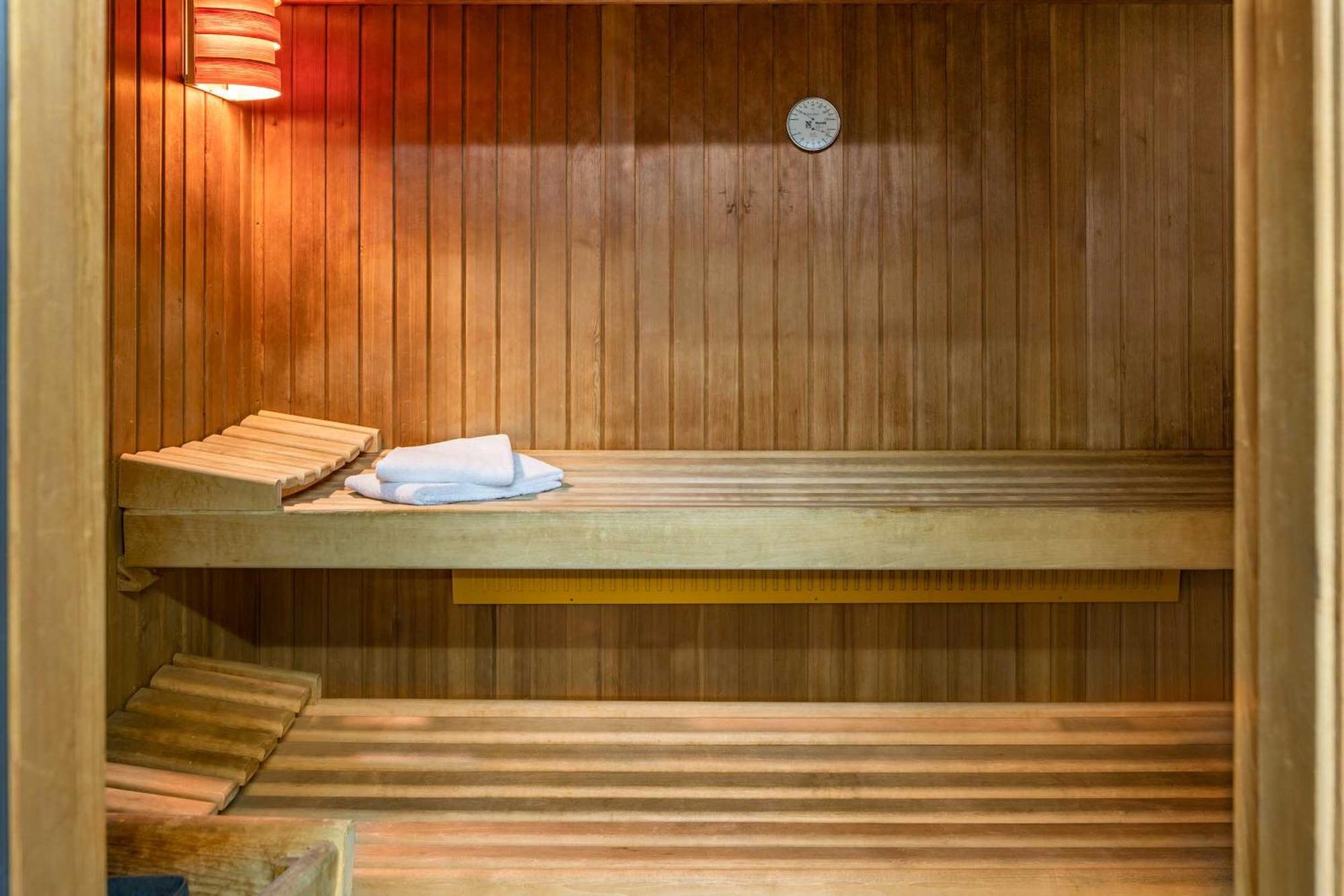 Astoria City Resort Essen Bagian luar foto